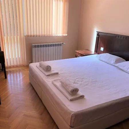 Top Centre Two Bedroom *