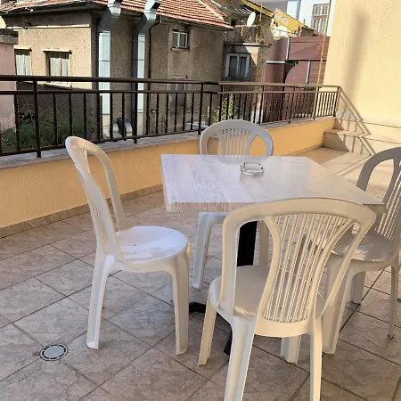 Top Centre Two Bedroom Apartment Warna