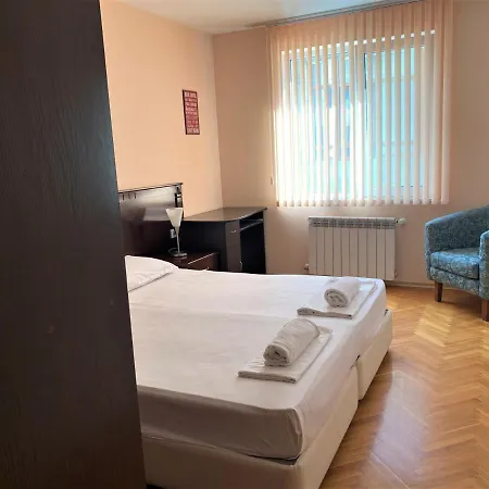 Top Centre Two Bedroom Apartment Warna