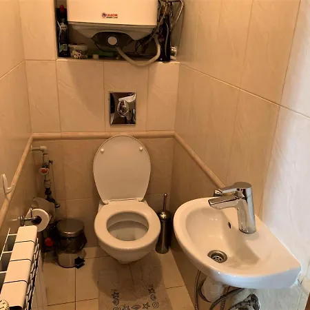 Top Centre Two Bedroom Apartment *